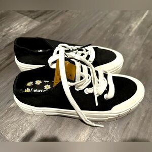 NWT Black and White Canvas Sneakers size 8